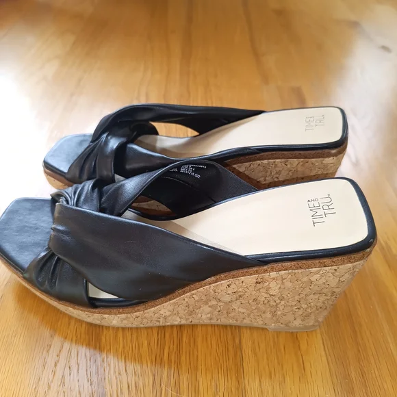 NEW Black Wedge Sandals - Picture 6 of 7